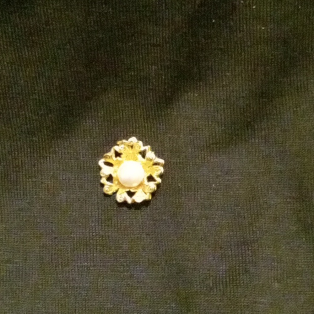 Gold plated pearl pendant